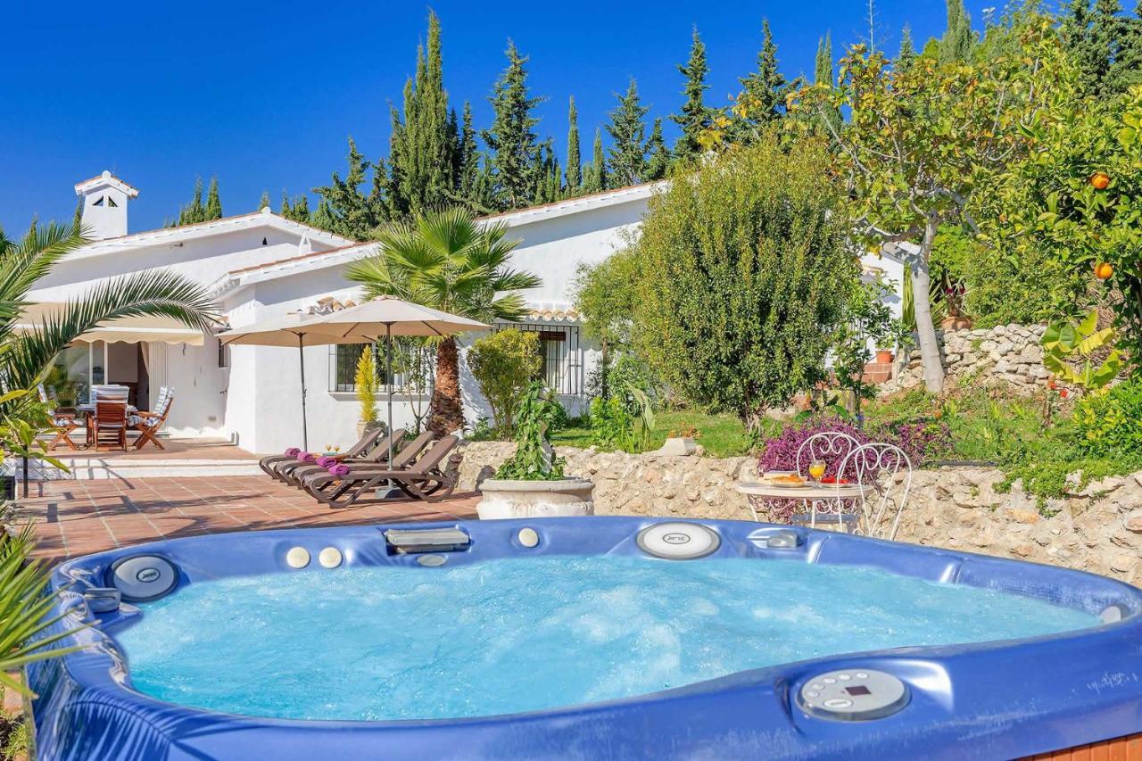 פריחיליאנה Private Heated Pool, Jacuzzi & 1225M2 Garden In Villa Cipreses מראה חיצוני תמונה