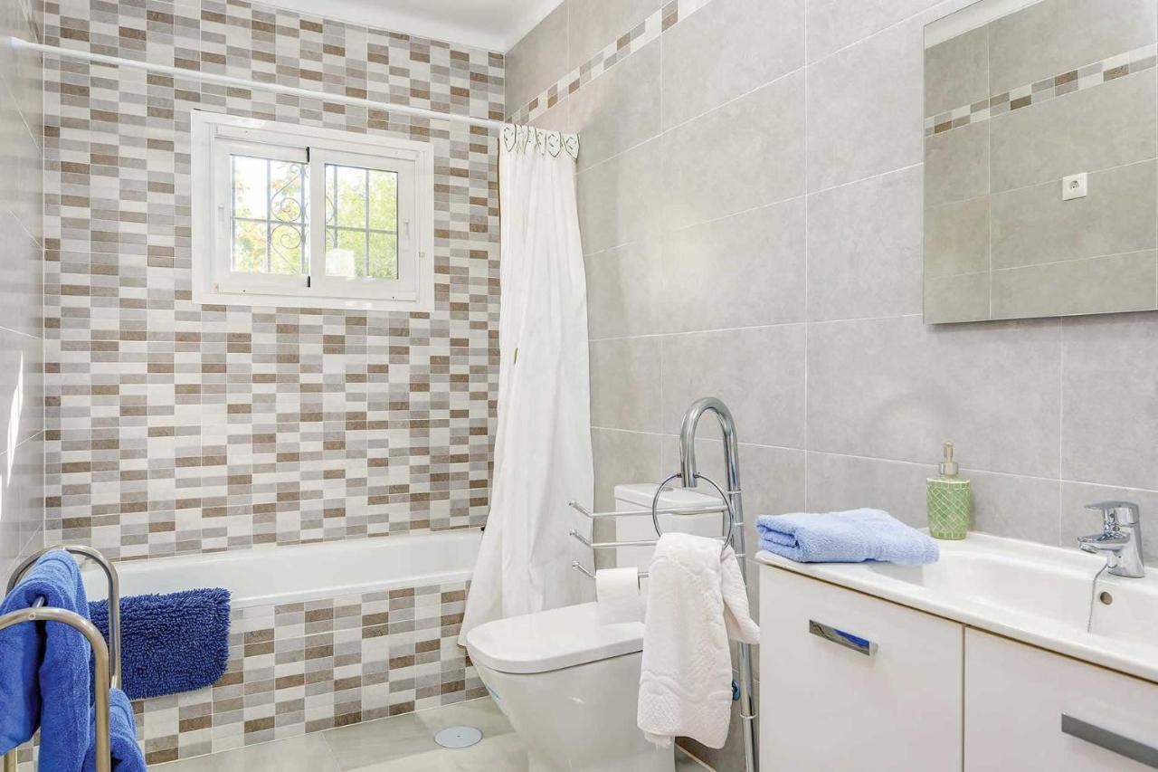 פריחיליאנה Private Heated Pool, Jacuzzi & 1225M2 Garden In Villa Cipreses מראה חיצוני תמונה